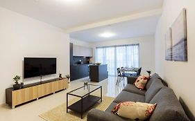 Beautiful Modern Central 2Br Apt